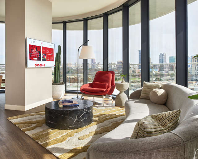 Dallas // Grand Chamber King Suite