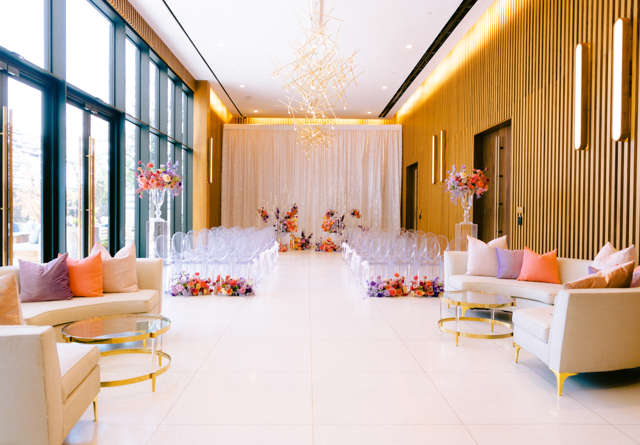 Giant Foyer