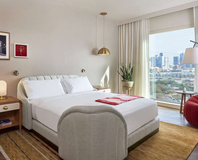 Dallas // Deluxe Chamber King Suite