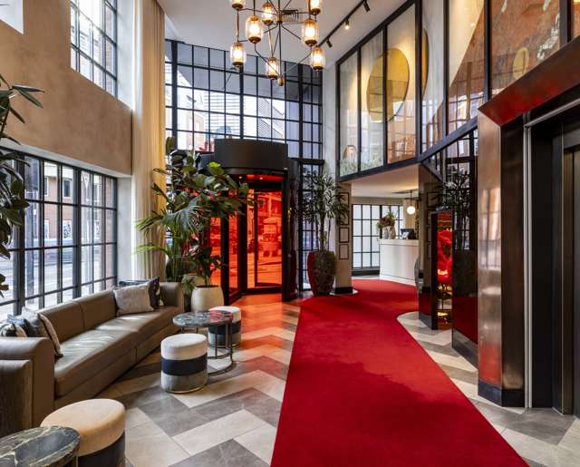 London // Lobby