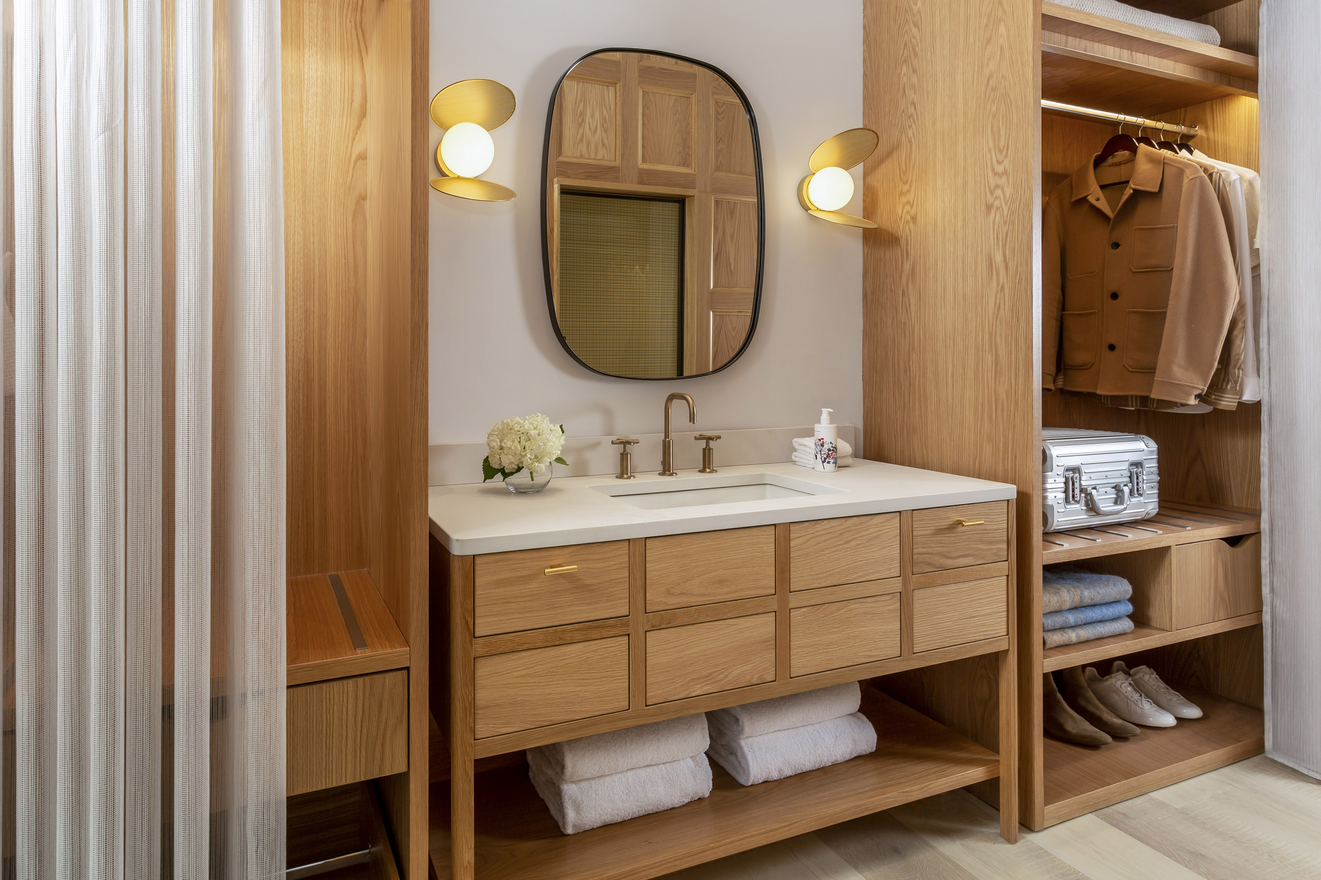 Edinburgh // Grand Chamber King Vanity