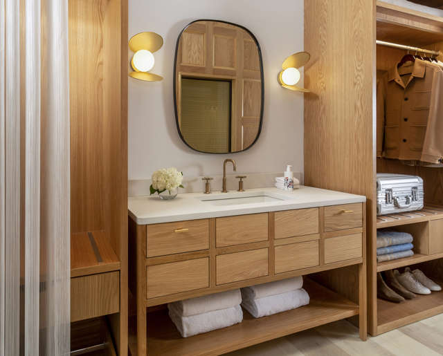 Edinburgh // Grand Chamber King Vanity