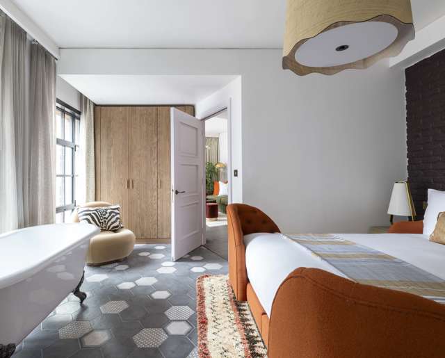 London // Deluxe Chamber King One Bedroom Suite
